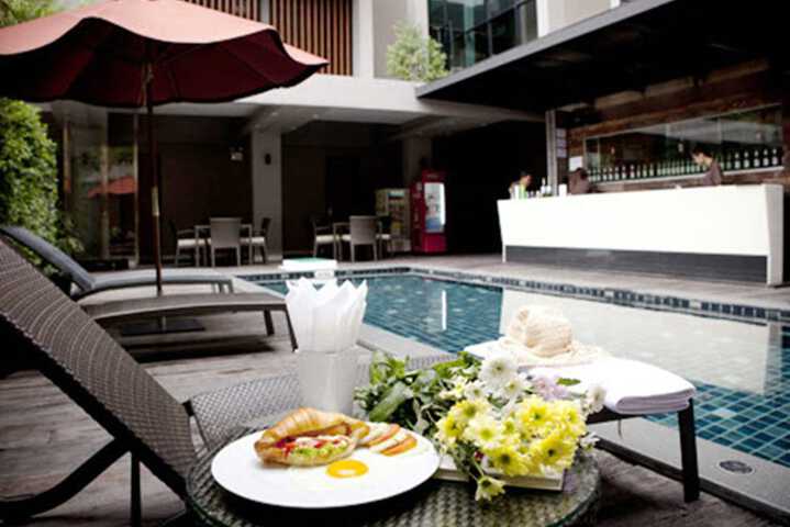 Hotel with Pool