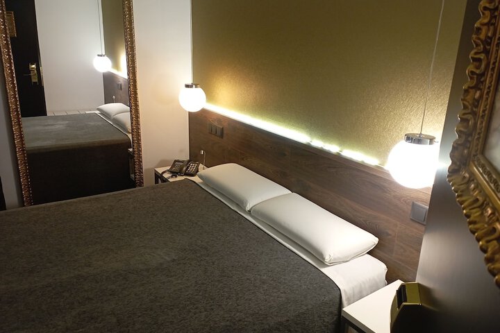 Room 83 of 193