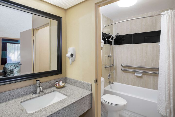 2 Double Beds Accessible (7 of 7)