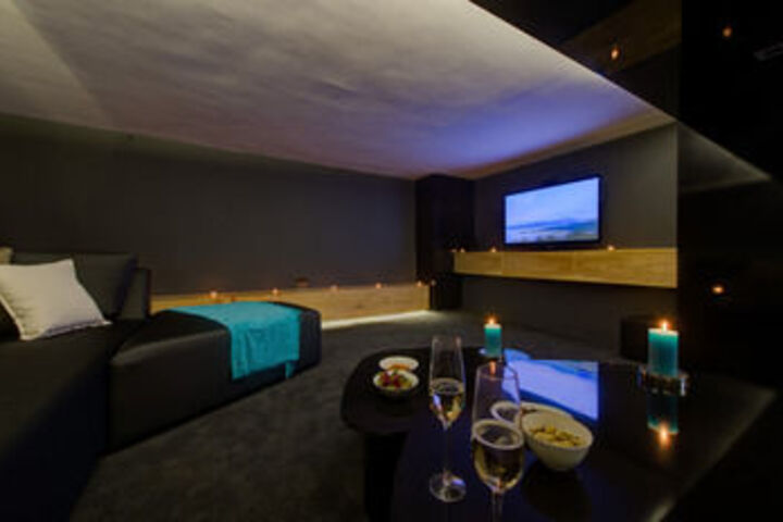 Lounge 38 of 40