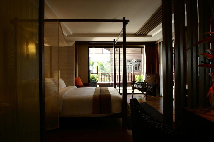 Hotel Exterior 83 of 83