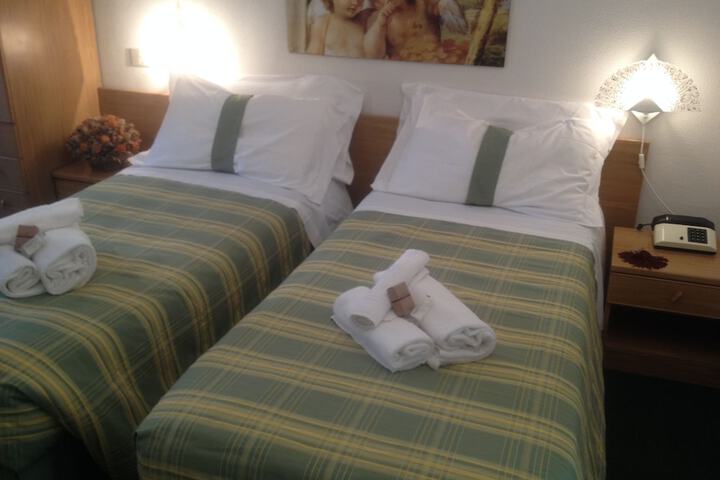 Room 8 of 34