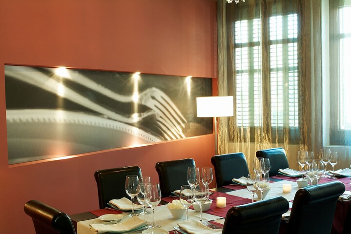 Dining 38 of 48