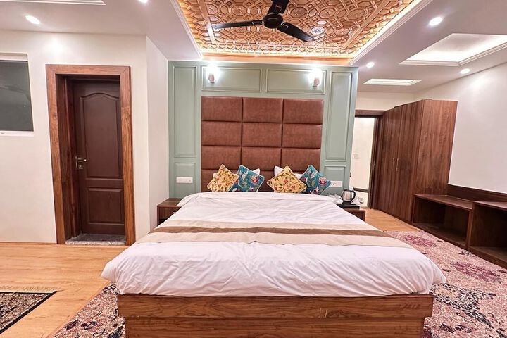 Room 14 of 47