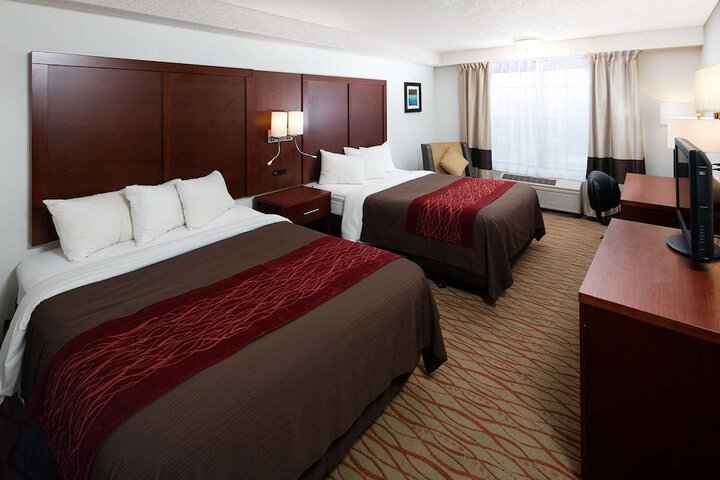 Standard Queen Bed Accessible (8 of 8)