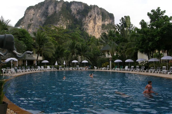 Pool 25 of 61
