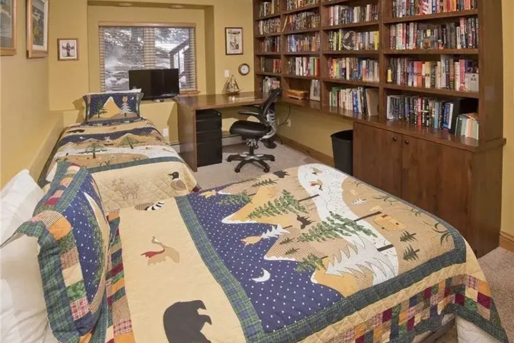 Room 4 of 18
