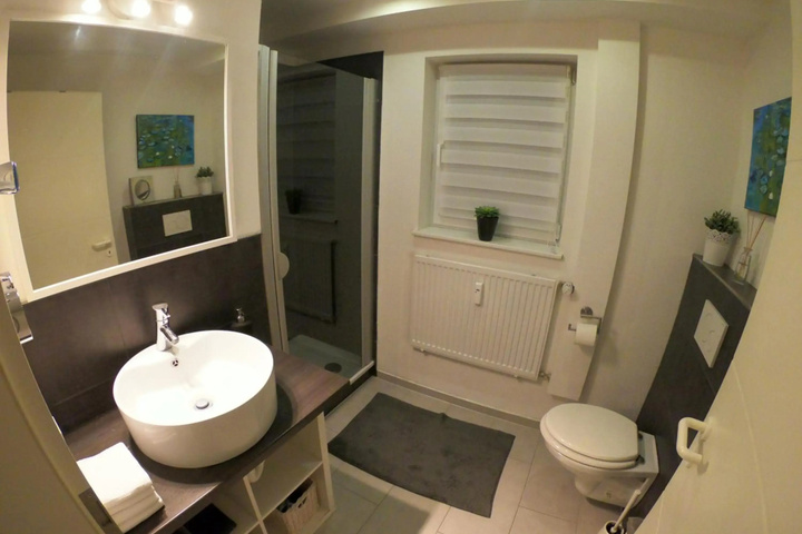 Room 6 of 11