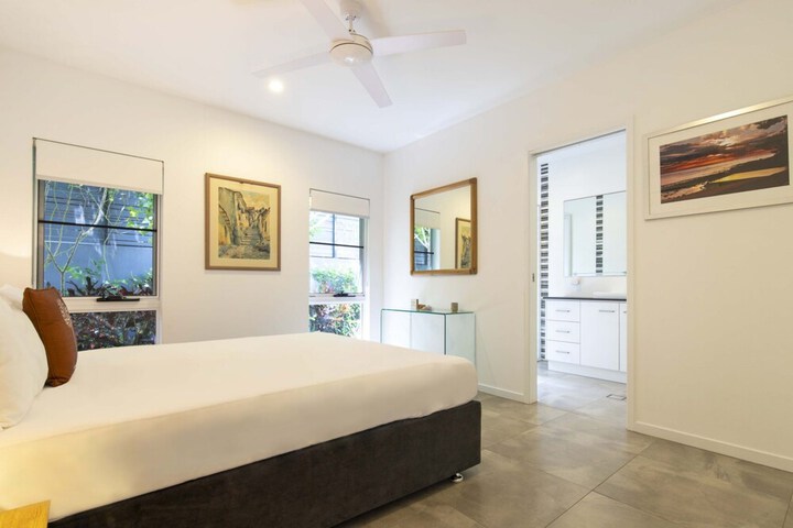 Room 2 of 28