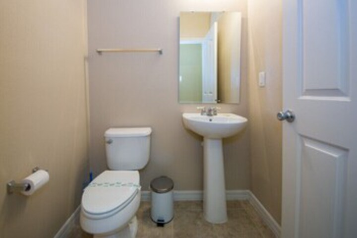 Room 4 of 33