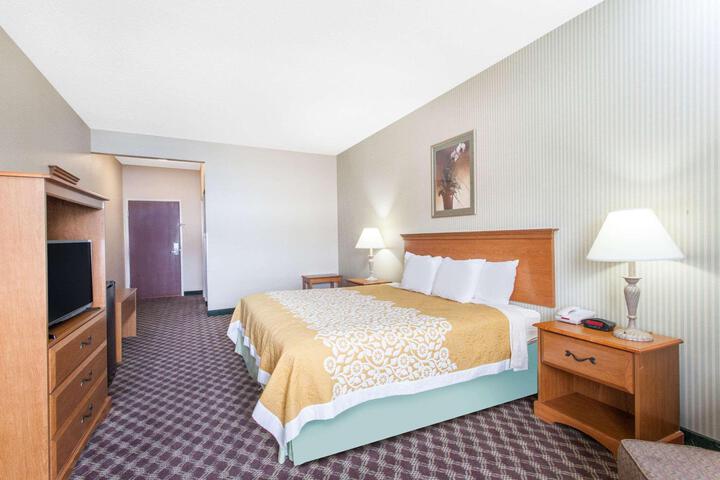 1 King Bed (6 of 12)
