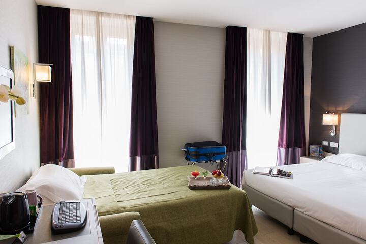 Room 8 of 162