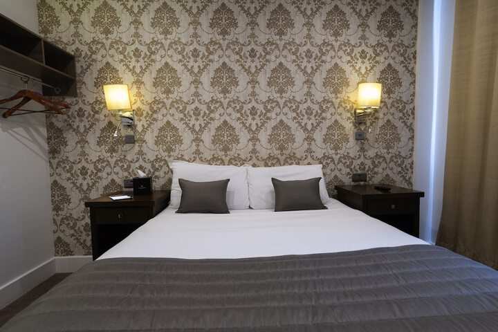Room 21 of 36