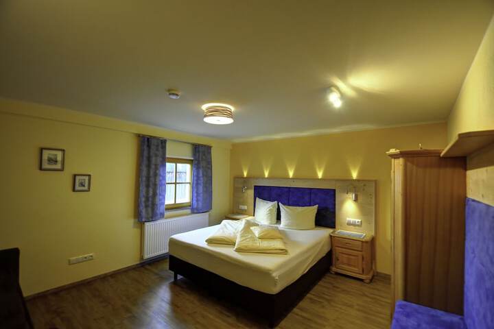 Room 3 of 20