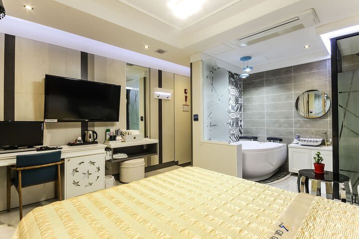 Room 20 of 42