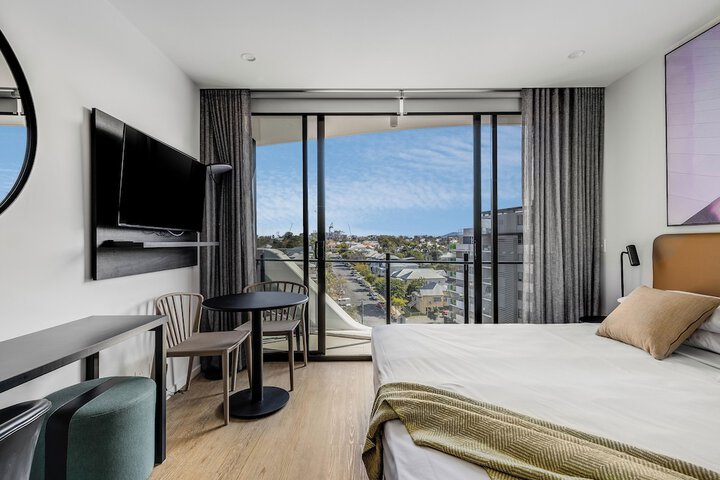 Room 2 of 82