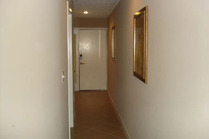 Room 10 of 16