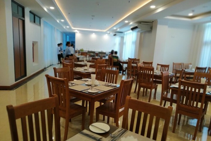 Dining 36 of 67
