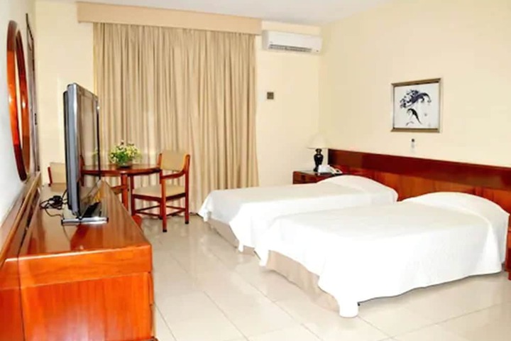 Room 13 of 34