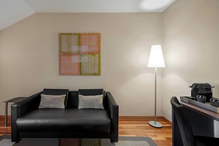 Room 17 of 39