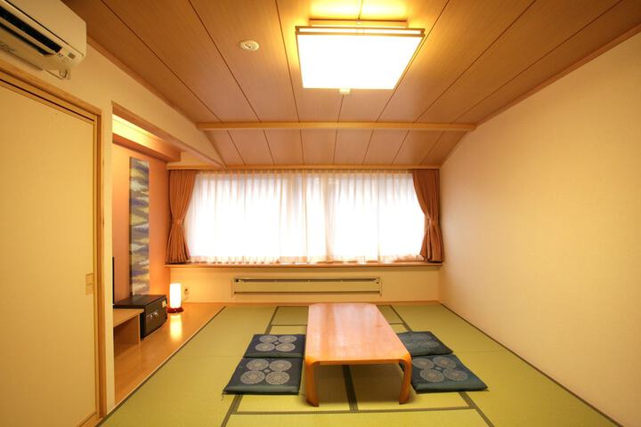 Room 9 of 52