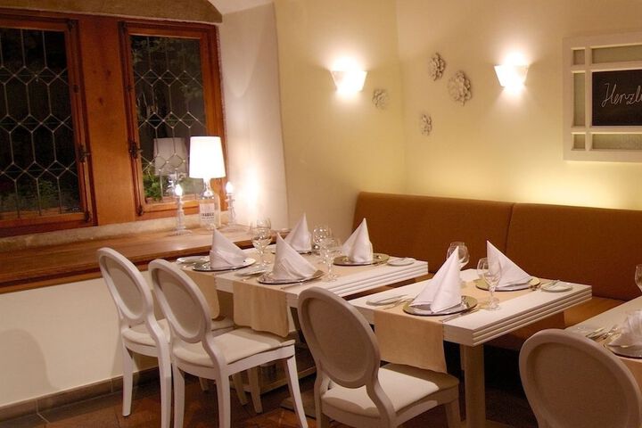 Dining 16 of 34