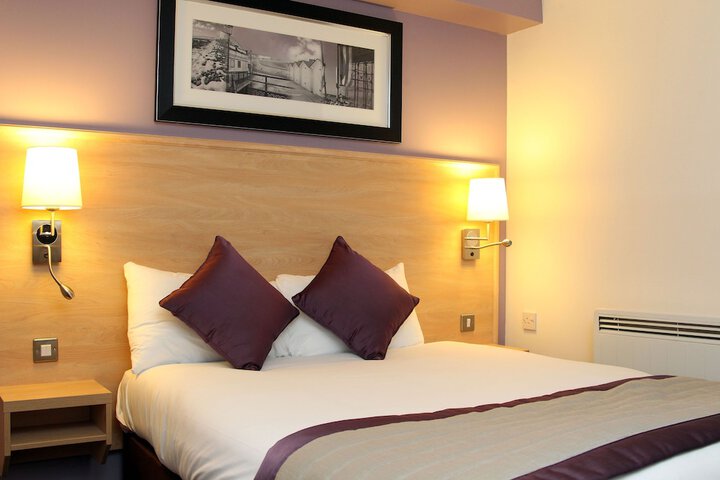 Room 6 of 40