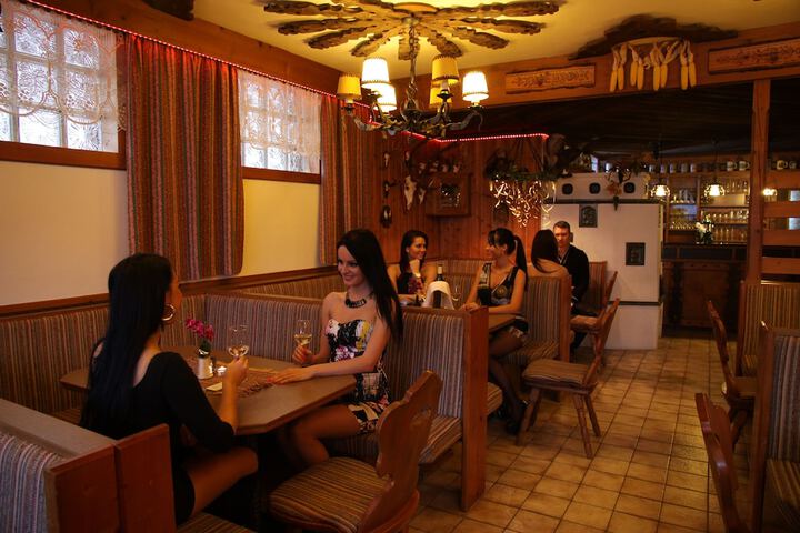 Dining 88 of 99