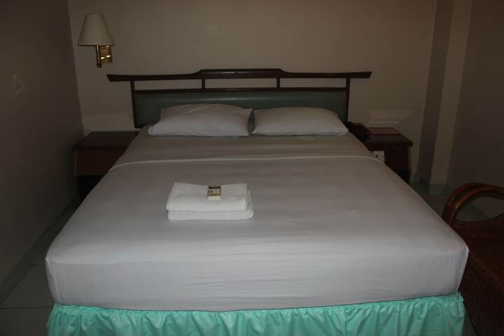Room 4 of 7