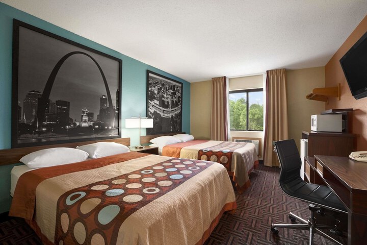 1 Queen Bed Accessible Room (8 of 13)
