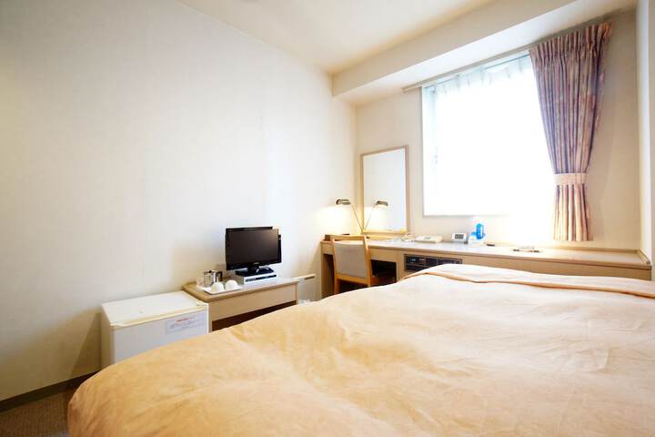 Room 12 of 35