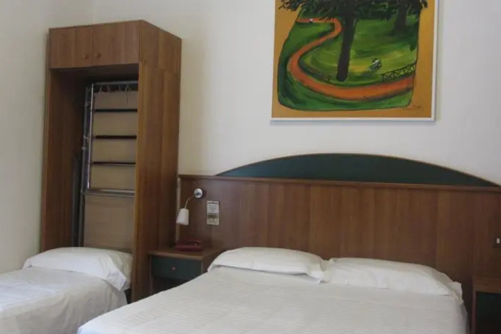 Room 4 of 15
