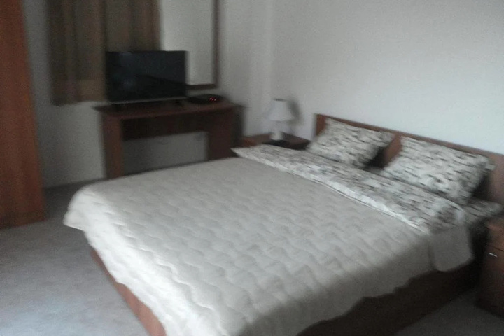 Room 6 of 14