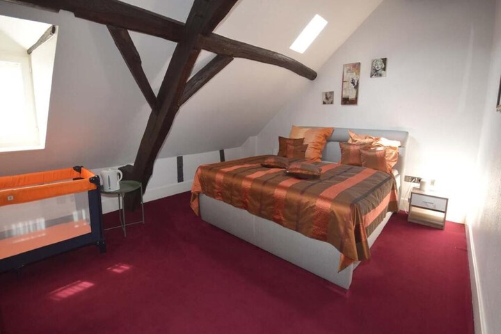 Room 10 of 28