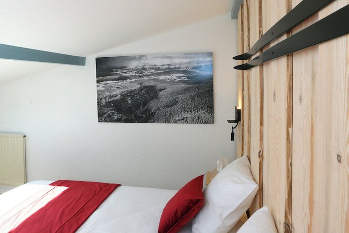 Room 14 of 33