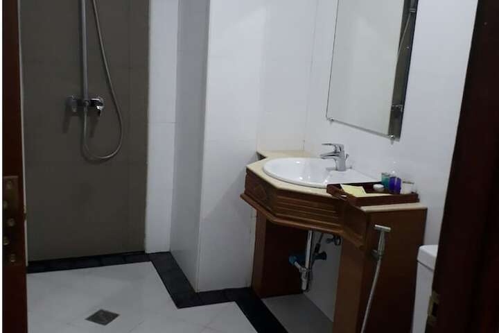 Room 11 of 36