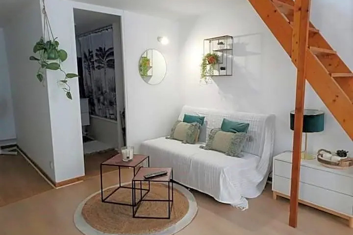 Room 3 of 12