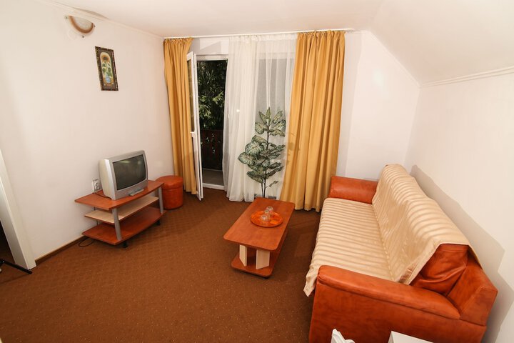 Room 3 of 27