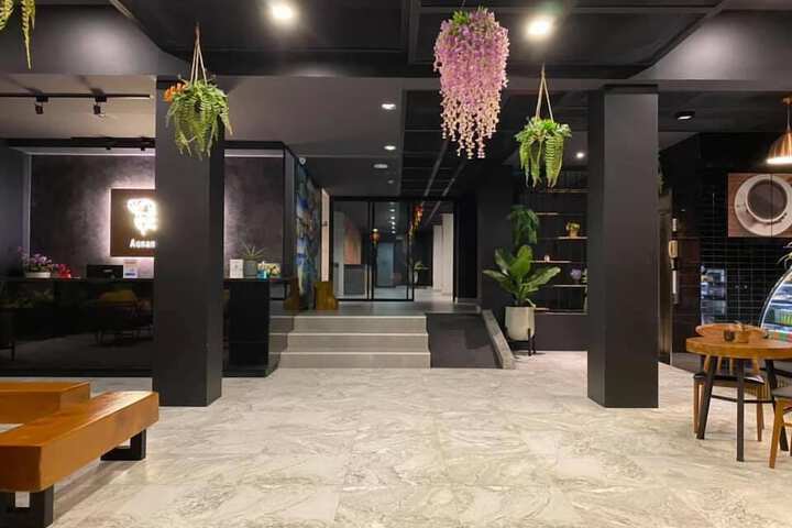 Hotel 3 of 102