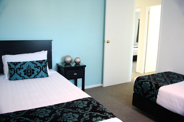 Room 9 of 103