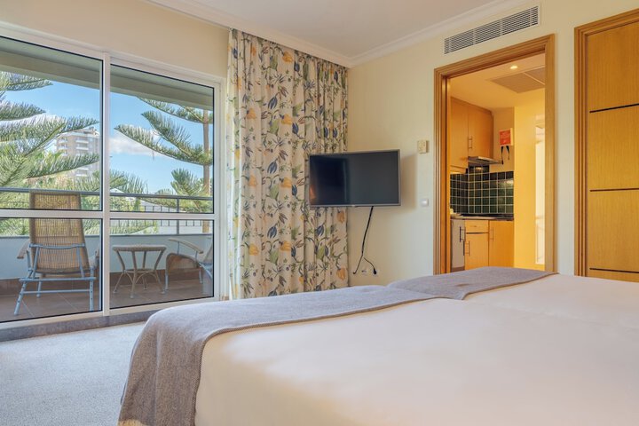 Room 60 of 411
