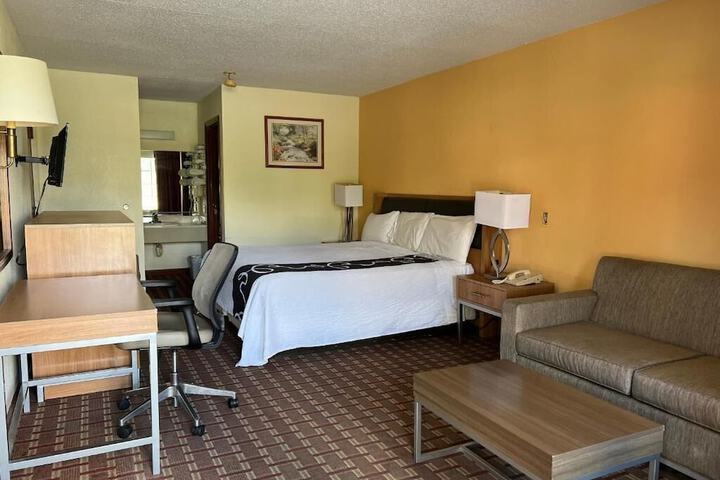 Standard Room, King or Two Doubles (7 of 7)