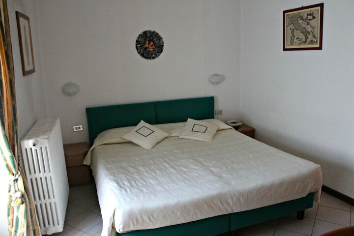 Room 5 of 42