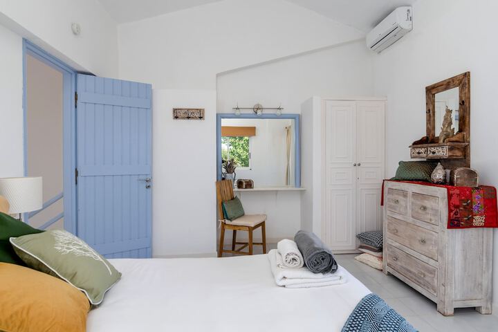 Room 2 of 65