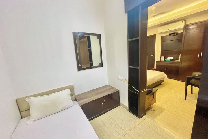 Room 15 of 52
