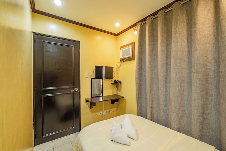 Room 10 of 28