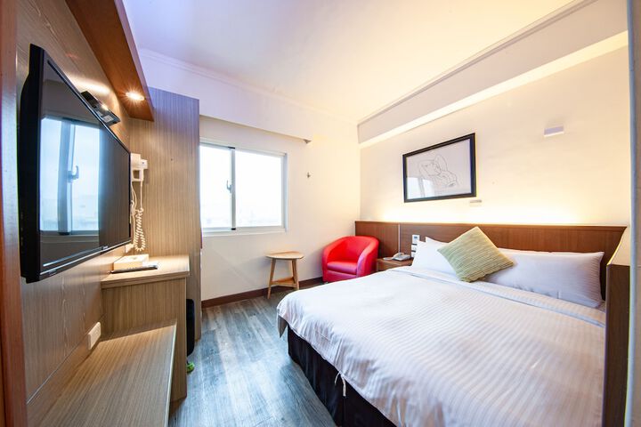 Room 8 of 32