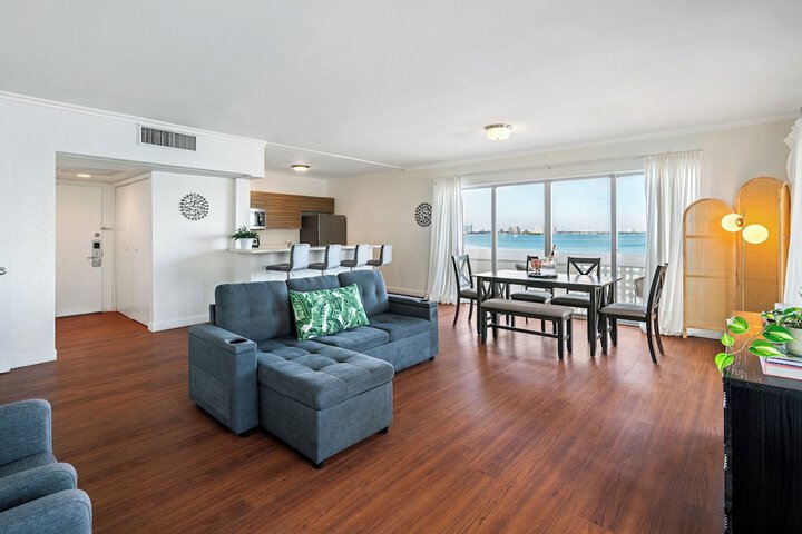 Suite 1 Bedroom Balcony Bay View King (7 of 19)