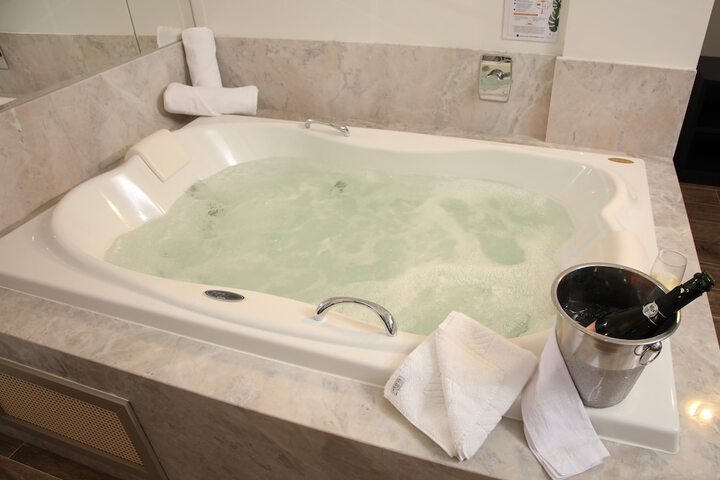Hot Tub 54 of 111