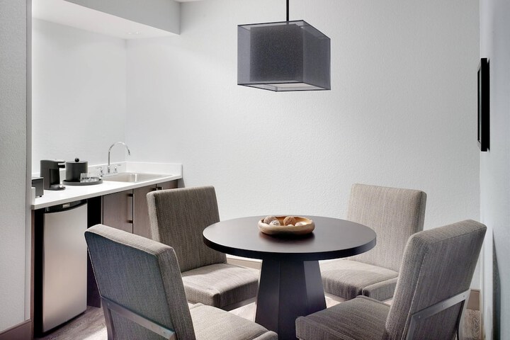 Dining 93 of 137